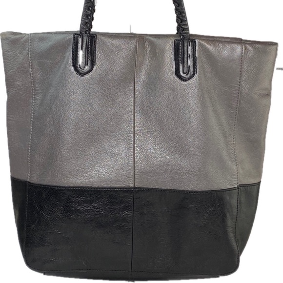 Cynthia Rowley Large Leather Pocket Shoulder Bag - Picture 2 of 11